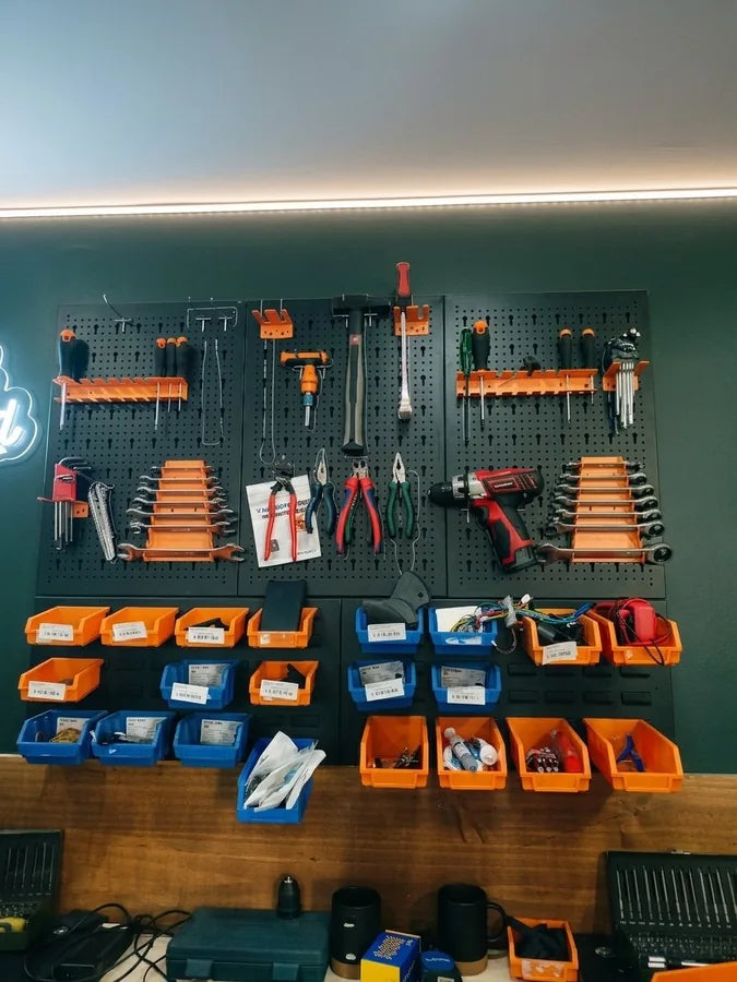 Taller Fixtore Gandía – herramientas y banco de trabajo para reparación de patinetes eléctricos