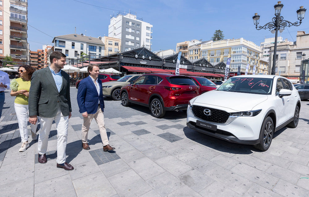 XIII Feria del Motor de Gandia 2026 con vehículos expuestos en el centro histórico